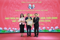 Đảng ủy Học viện Nông nghiệp Việt Nam tổ chức Lễ trao tặng Huy hiệu 50 năm, 40 năm, 30 năm tuổi Đảng