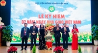 Politburo Member and Permanent Deputy Prime Minister Truong Hoa Binh attends the Anniversary of the Vietnamese Teachers Day at Vietnam National University of Agriculture