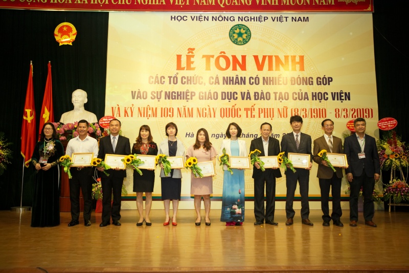 Recognition Ceremony for Organizations and Individuals’ Notable Contributions to the Development of Vietnam National University of Agriculture VNUA