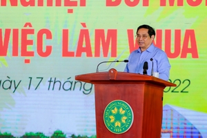 Prime Minister Pham Minh Chinh attends the Job Fair 2022